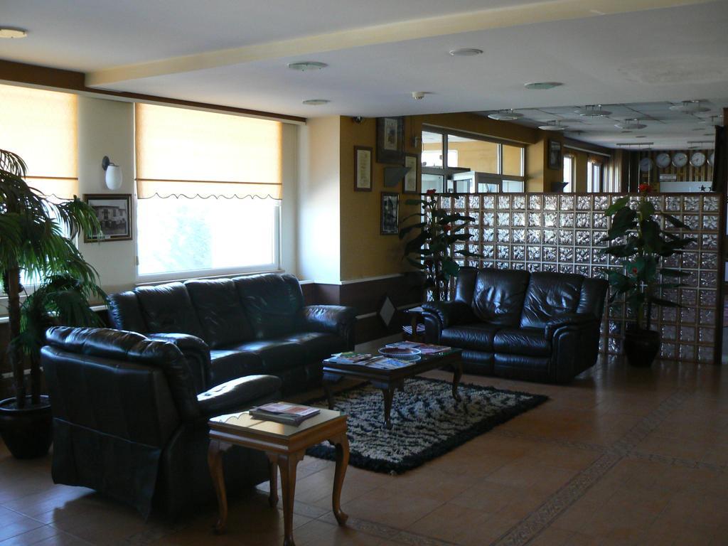 Hotel Delta Yss 盖布泽 外观 照片