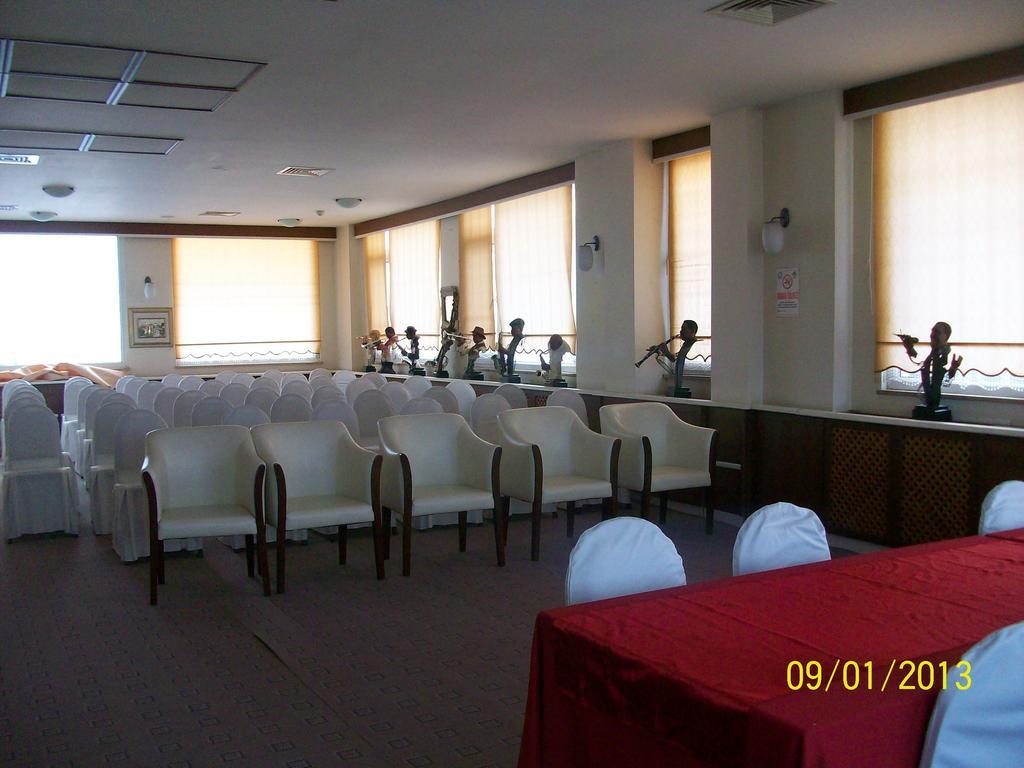 Hotel Delta Yss 盖布泽 外观 照片